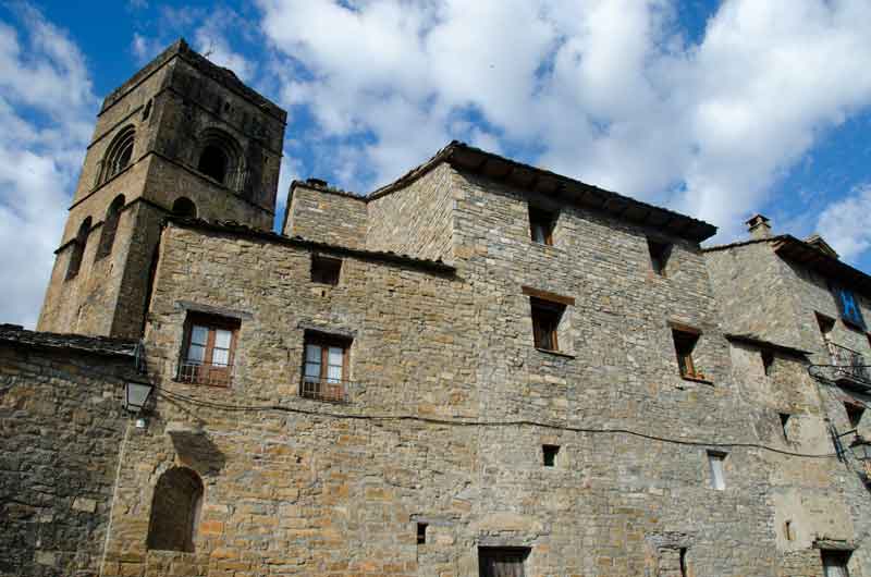 Huesca - Ainsa 16 - iglesia de Santa María.jpg